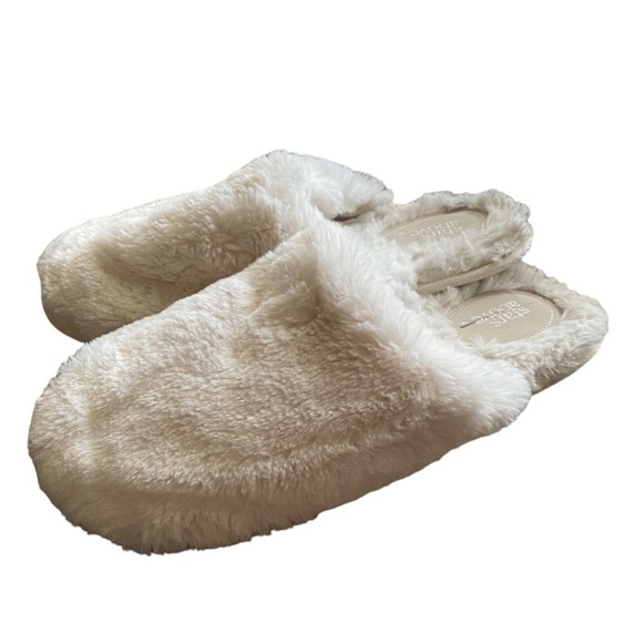 Stars Above Fluffy Slippers I Size: L 9/10 - Picture 2 of 6